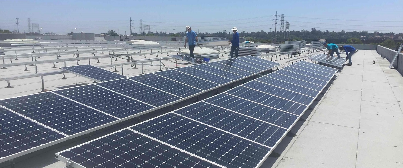 https://www.sepisolar.com/wp-content/uploads/2018/12/commercial-solar-panels-inspection-roof.jpg